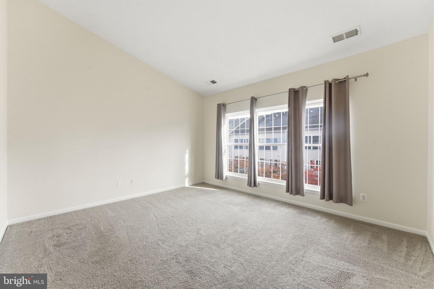 42643 HOMEFRONT TER, CHANTILLY, Virginia 20152, 3 Bedrooms Bedrooms, 3 Rooms Rooms,3 BathroomsBathrooms,Residential,For sale,42643 HOMEFRONT TER,VALO2110710 MLS # VALO2110710