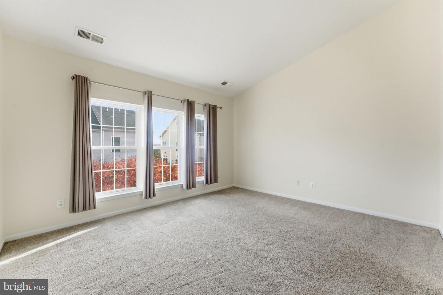 42643 HOMEFRONT TER, CHANTILLY, Virginia 20152, 3 Bedrooms Bedrooms, 3 Rooms Rooms,3 BathroomsBathrooms,Residential,For sale,42643 HOMEFRONT TER,VALO2110710 MLS # VALO2110710