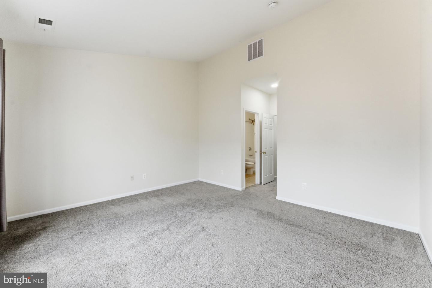 42643 HOMEFRONT TER, CHANTILLY, Virginia 20152, 3 Bedrooms Bedrooms, 3 Rooms Rooms,3 BathroomsBathrooms,Residential,For sale,42643 HOMEFRONT TER,VALO2110710 MLS # VALO2110710