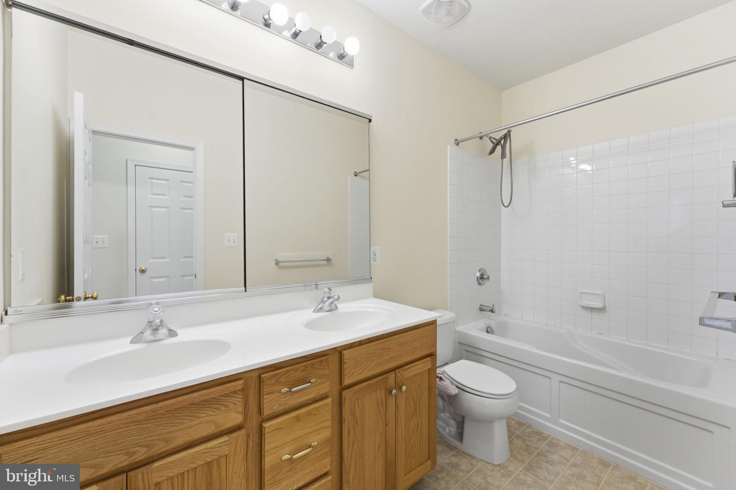 42643 HOMEFRONT TER, CHANTILLY, Virginia 20152, 3 Bedrooms Bedrooms, 3 Rooms Rooms,3 BathroomsBathrooms,Residential,For sale,42643 HOMEFRONT TER,VALO2110710 MLS # VALO2110710