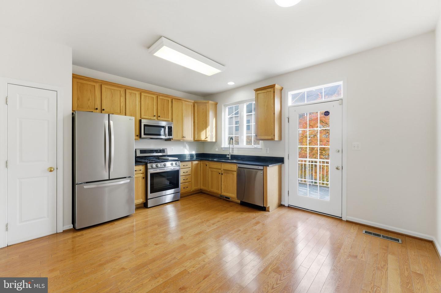 42643 HOMEFRONT TER, CHANTILLY, Virginia 20152, 3 Bedrooms Bedrooms, 3 Rooms Rooms,3 BathroomsBathrooms,Residential,For sale,42643 HOMEFRONT TER,VALO2110710 MLS # VALO2110710