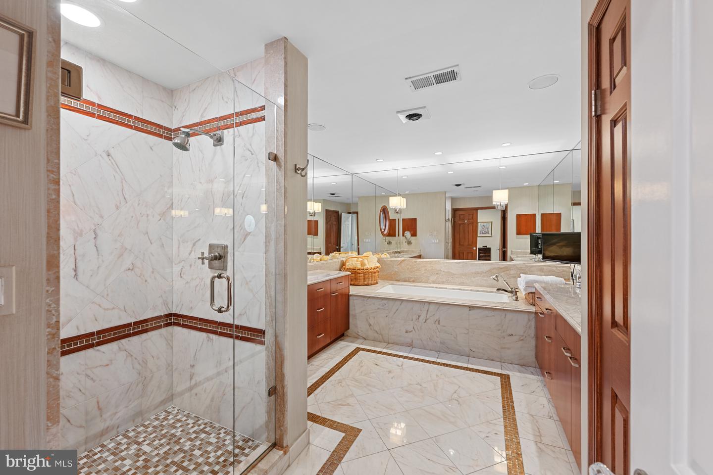 4616 FOXHALL CRES NW, WASHINGTON, District Of Columbia 20007, 4 Bedrooms Bedrooms, ,5 BathroomsBathrooms,Residential,For sale,4616 FOXHALL CRES NW,DCDC2230828 MLS # DCDC2230828