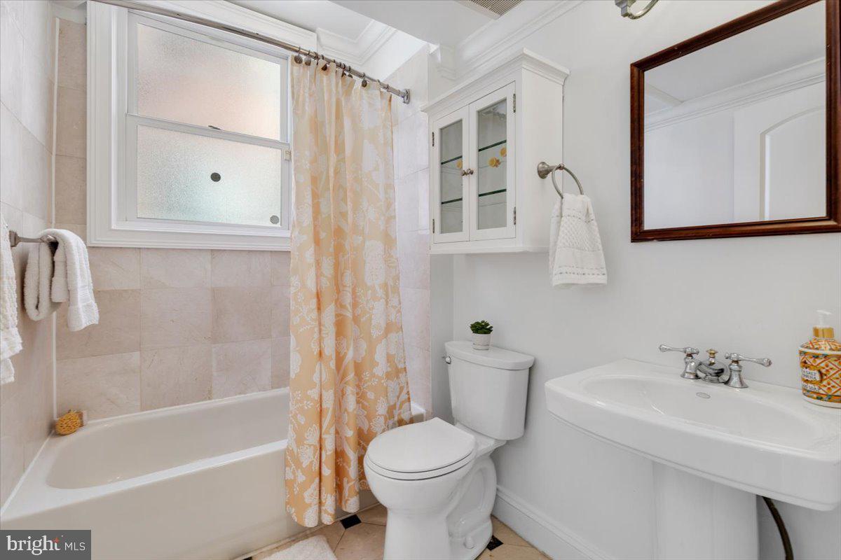 1832 CALVERT ST NW #3, WASHINGTON, District Of Columbia 20009, 2 Bedrooms Bedrooms, ,2 BathroomsBathrooms,Residential,For sale,1832 CALVERT ST NW #3,DCDC2230838 MLS # DCDC2230838