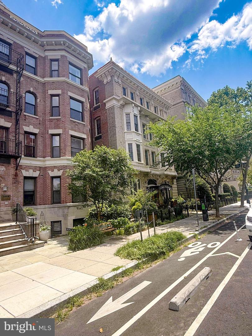 1832 CALVERT ST NW #3, WASHINGTON, District Of Columbia 20009, 2 Bedrooms Bedrooms, ,2 BathroomsBathrooms,Residential,For sale,1832 CALVERT ST NW #3,DCDC2230838 MLS # DCDC2230838