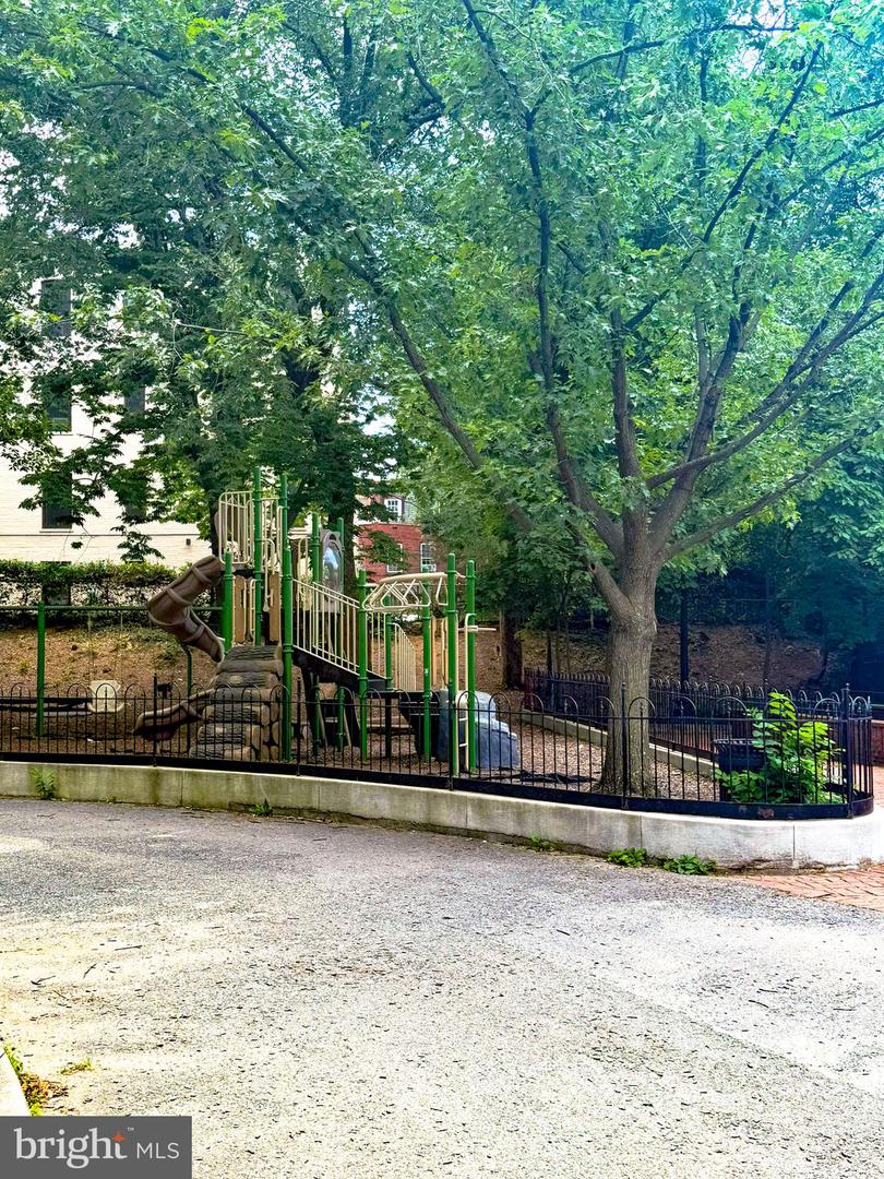 1832 CALVERT ST NW #3, WASHINGTON, District Of Columbia 20009, 2 Bedrooms Bedrooms, ,2 BathroomsBathrooms,Residential,For sale,1832 CALVERT ST NW #3,DCDC2230838 MLS # DCDC2230838