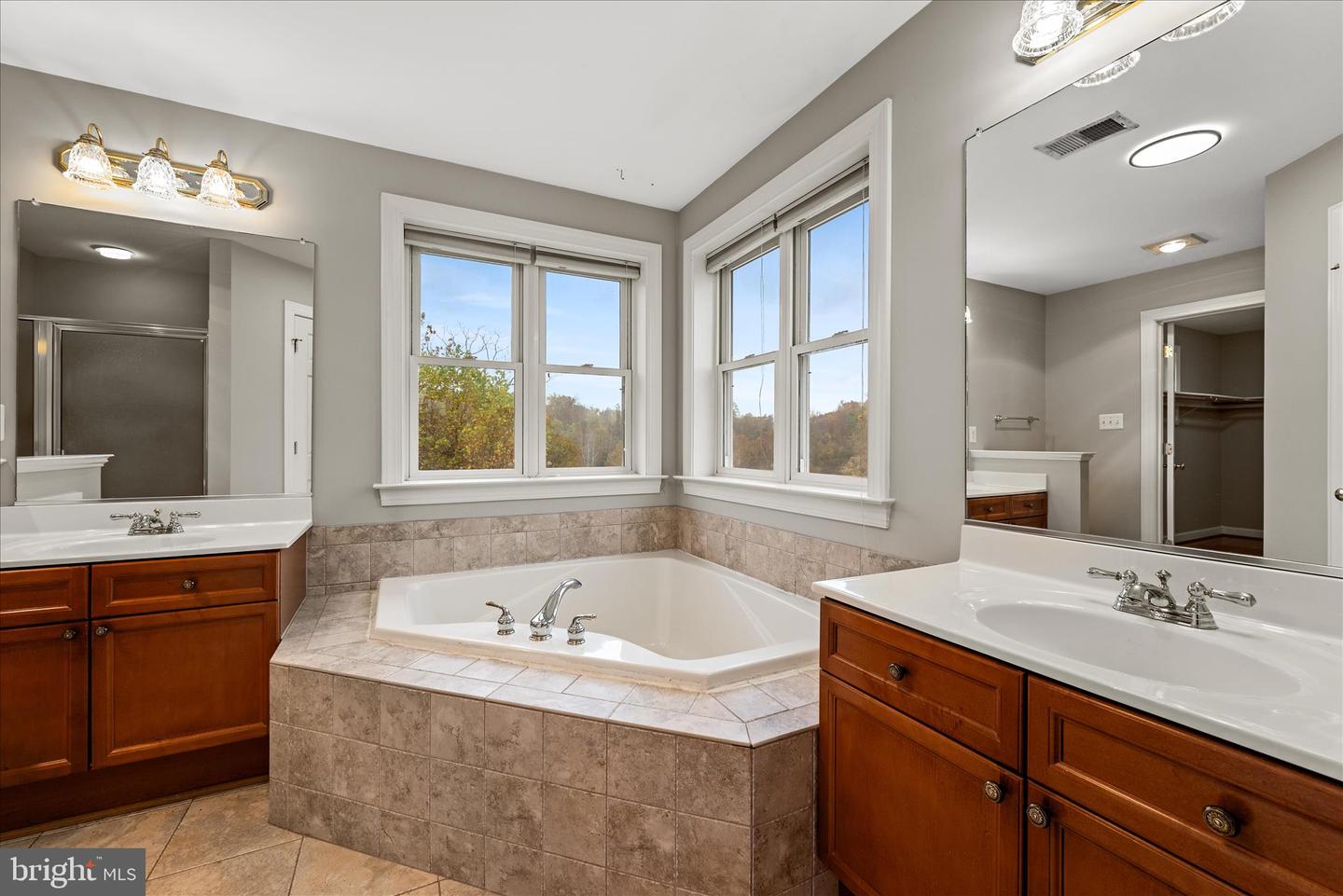 5194 BEACH RIDGE LN, AMISSVILLE, Virginia 20106, 5 Bedrooms Bedrooms, 9 Rooms Rooms,3 BathroomsBathrooms,Residential,For sale,5194 BEACH RIDGE LN,VACU2012012 MLS # VACU2012012