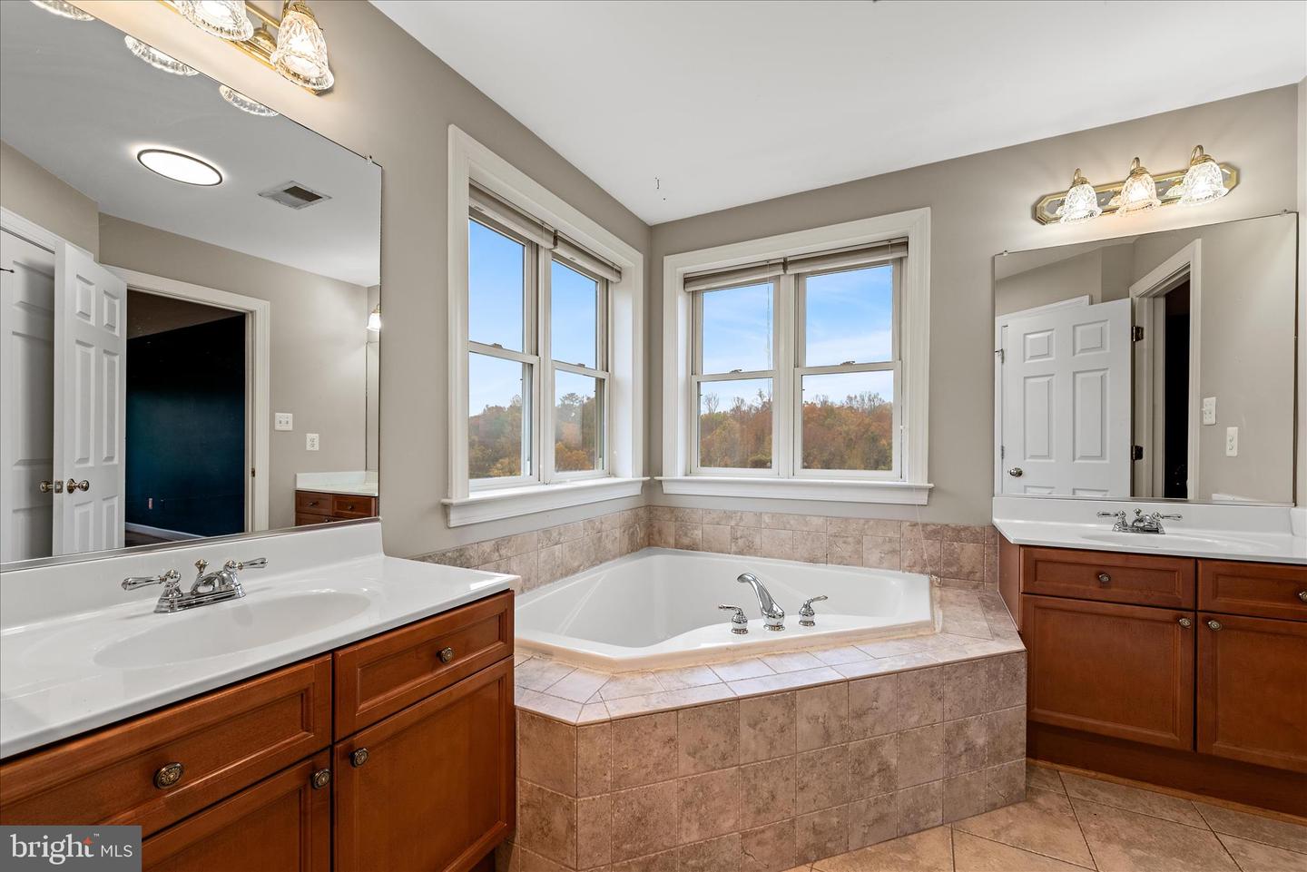 5194 BEACH RIDGE LN, AMISSVILLE, Virginia 20106, 5 Bedrooms Bedrooms, 9 Rooms Rooms,3 BathroomsBathrooms,Residential,For sale,5194 BEACH RIDGE LN,VACU2012012 MLS # VACU2012012