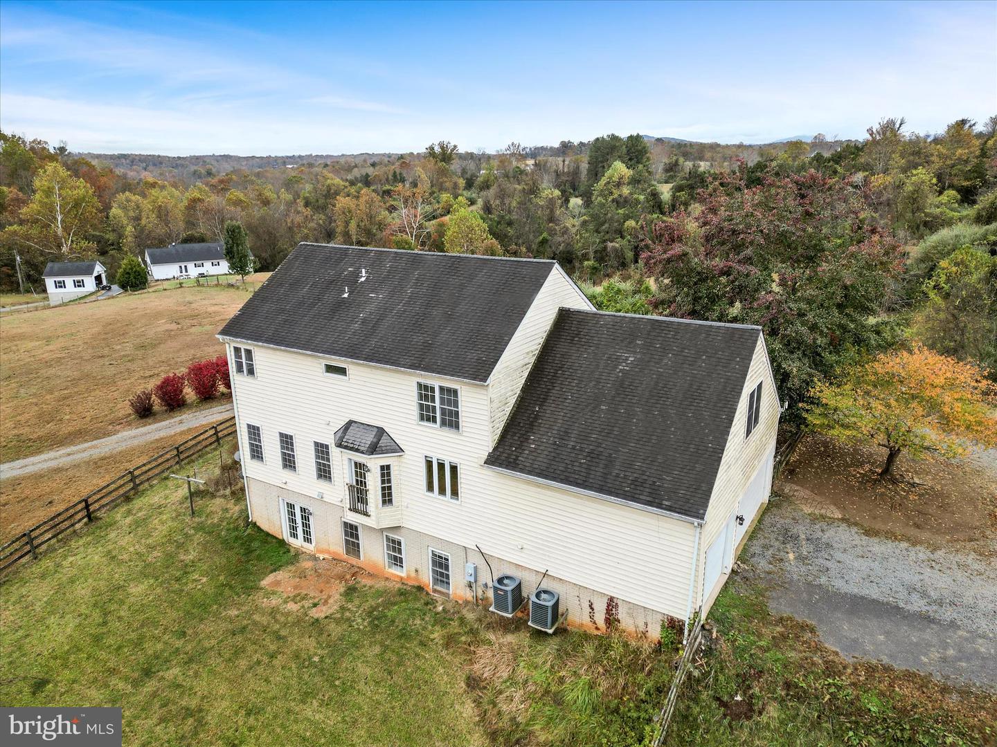 5194 BEACH RIDGE LN, AMISSVILLE, Virginia 20106, 5 Bedrooms Bedrooms, 9 Rooms Rooms,3 BathroomsBathrooms,Residential,For sale,5194 BEACH RIDGE LN,VACU2012012 MLS # VACU2012012