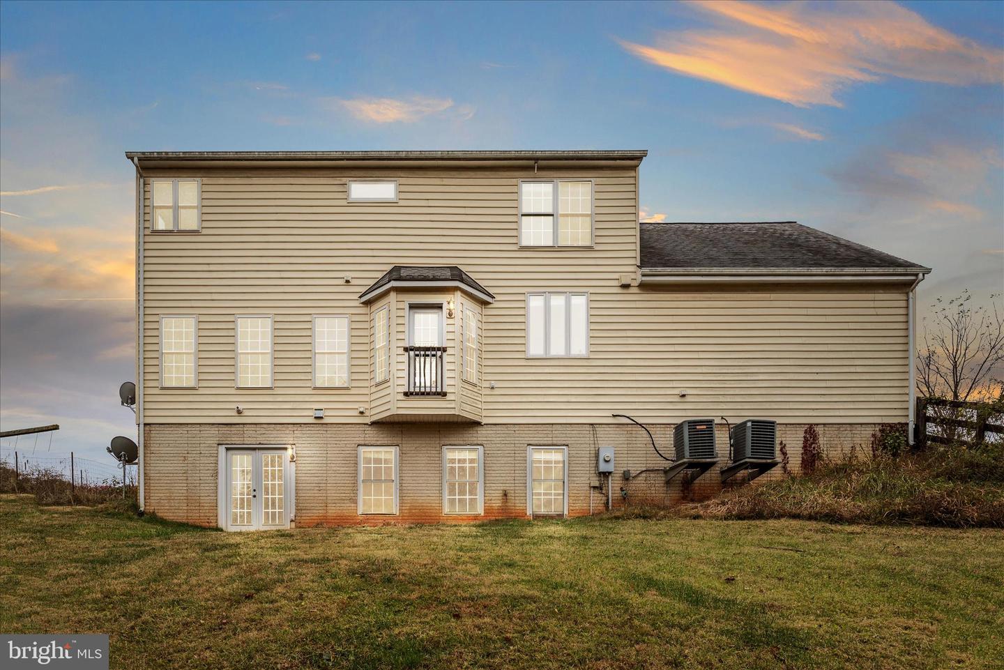 5194 BEACH RIDGE LN, AMISSVILLE, Virginia 20106, 5 Bedrooms Bedrooms, 9 Rooms Rooms,3 BathroomsBathrooms,Residential,For sale,5194 BEACH RIDGE LN,VACU2012012 MLS # VACU2012012