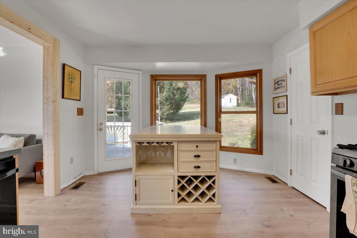 12715 LEE HWY, WASHINGTON, Virginia 22747, 3 Bedrooms Bedrooms, 8 Rooms Rooms,1 BathroomBathrooms,Residential,For sale,12715 LEE HWY,VARP2002382 MLS # VARP2002382