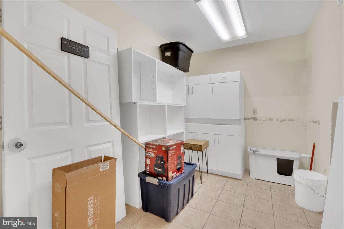 12715 LEE HWY, WASHINGTON, Virginia 22747, 3 Bedrooms Bedrooms, 8 Rooms Rooms,1 BathroomBathrooms,Residential,For sale,12715 LEE HWY,VARP2002382 MLS # VARP2002382