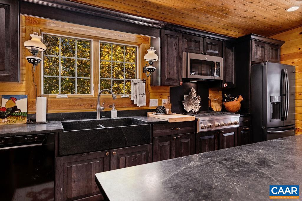 325 OLD ROSELAND RD, ROSELAND, Virginia 22967, 3 Bedrooms Bedrooms, ,2 BathroomsBathrooms,Residential,For sale,325 OLD ROSELAND RD,670821 MLS # 670821 325 OLD ROSELAND RD, ROSELAND, Virginia 22967, 3 Bedrooms Bedrooms, ,2 BathroomsBathrooms,Residential,For sale,325 OLD ROSELAND RD,670821 MLS # 670821