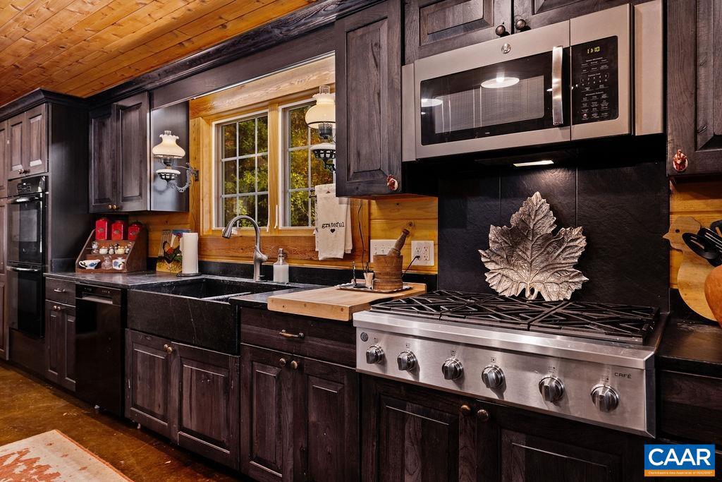 325 OLD ROSELAND RD, ROSELAND, Virginia 22967, 3 Bedrooms Bedrooms, ,2 BathroomsBathrooms,Residential,For sale,325 OLD ROSELAND RD,670821 MLS # 670821 325 OLD ROSELAND RD, ROSELAND, Virginia 22967, 3 Bedrooms Bedrooms, ,2 BathroomsBathrooms,Residential,For sale,325 OLD ROSELAND RD,670821 MLS # 670821