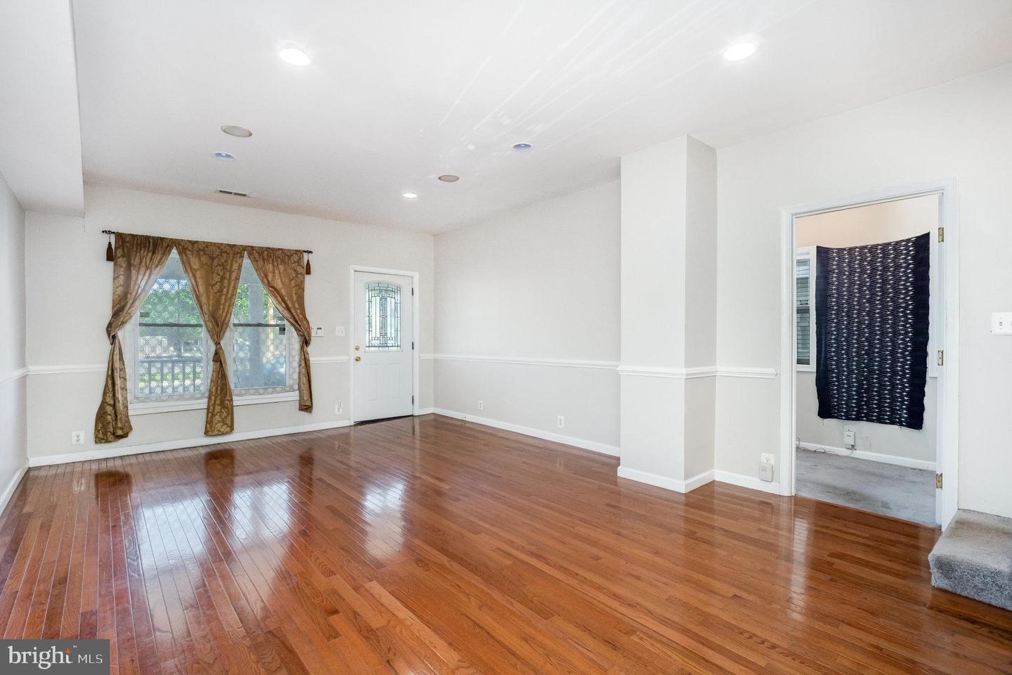 700 LAFAYETTE BLVD, FREDERICKSBURG, Virginia 22401, 4 Bedrooms Bedrooms, ,3 BathroomsBathrooms,Residential,For sale,700 LAFAYETTE BLVD,VAFB2009264 MLS # VAFB2009264