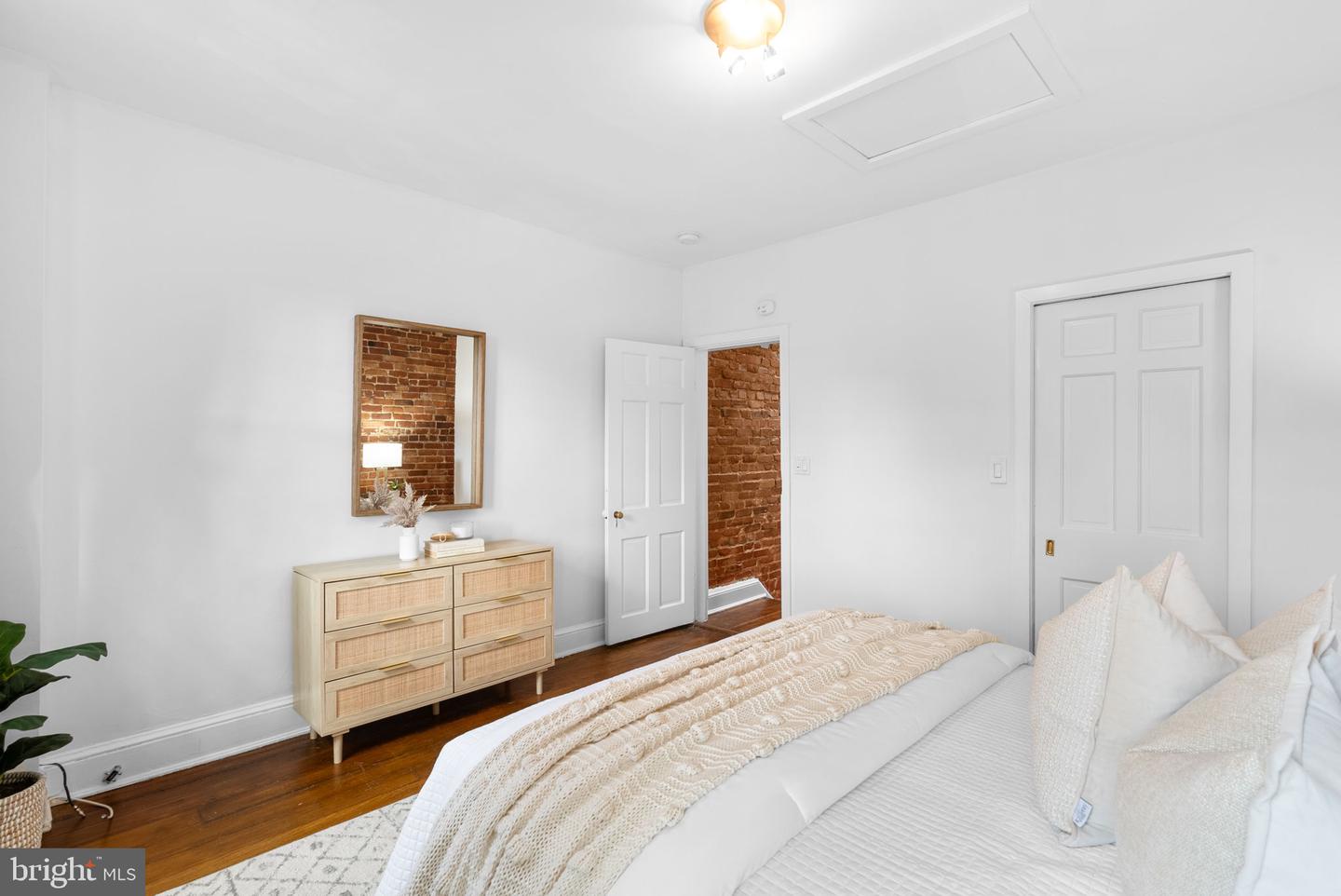 1211 35TH ST NW, WASHINGTON, District Of Columbia 20007, 2 Bedrooms Bedrooms, ,1 BathroomBathrooms,Residential,For sale,1211 35TH ST NW,DCDC2230872 MLS # DCDC2230872