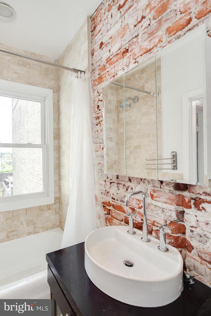 1211 35TH ST NW, WASHINGTON, District Of Columbia 20007, 2 Bedrooms Bedrooms, ,1 BathroomBathrooms,Residential,For sale,1211 35TH ST NW,DCDC2230872 MLS # DCDC2230872