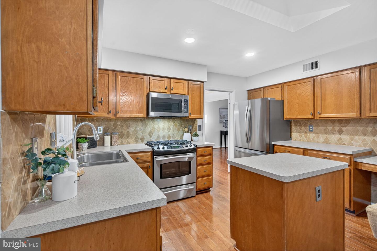 9616 BURNT OAK DR, FAIRFAX STATION, Virginia 22039, 4 Bedrooms Bedrooms, 14 Rooms Rooms,2 BathroomsBathrooms,Residential,For sale,9616 BURNT OAK DR,VAFX2278288 MLS # VAFX2278288