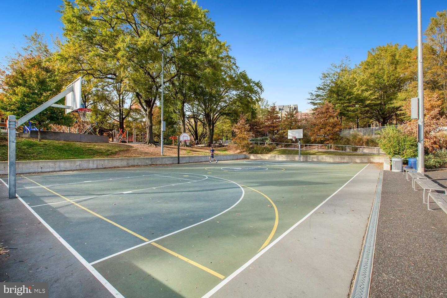 109 N BROOKSIDE DR, ARLINGTON, Virginia 22201, 3 Bedrooms Bedrooms, ,2 BathroomsBathrooms,Residential,For sale,109 N BROOKSIDE DR,VAAR2065830 MLS # VAAR2065830