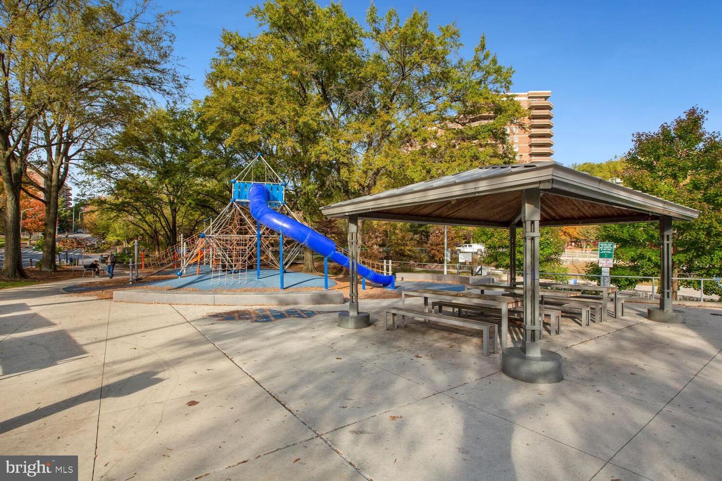 109 N BROOKSIDE DR, ARLINGTON, Virginia 22201, 3 Bedrooms Bedrooms, ,2 BathroomsBathrooms,Residential,For sale,109 N BROOKSIDE DR,VAAR2065830 MLS # VAAR2065830