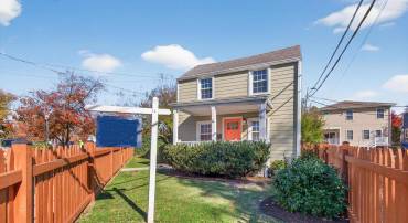 109 N BROOKSIDE DR, ARLINGTON, Virginia 22201, 3 Bedrooms Bedrooms, ,2 BathroomsBathrooms,Residential,For sale,109 N BROOKSIDE DR,VAAR2065830 MLS # VAAR2065830