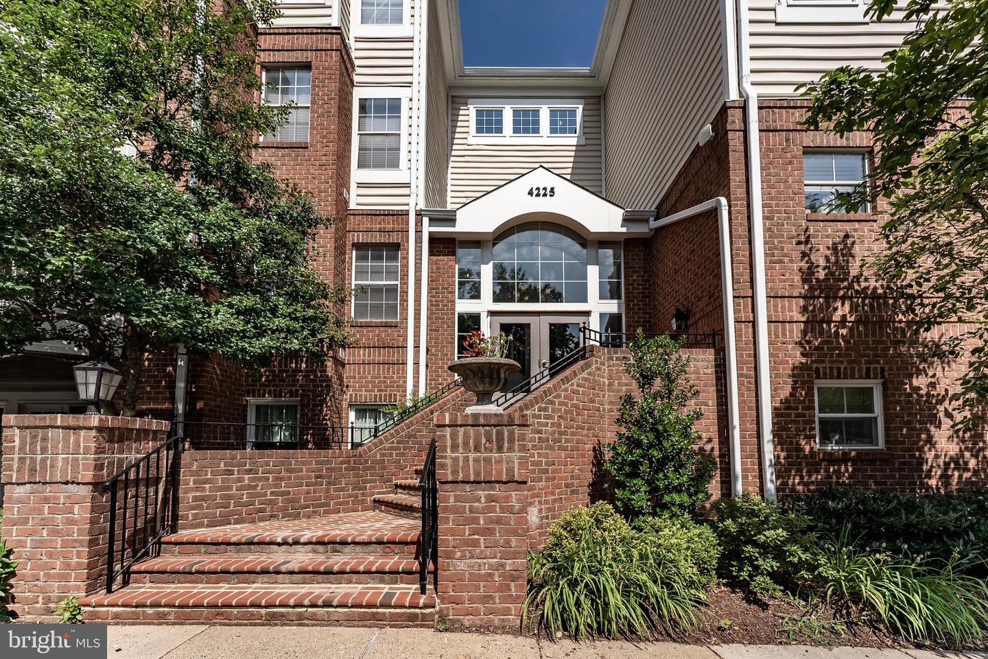 4225 MOZART BRIGADE LN #84, FAIRFAX, Virginia 22033, 2 Bedrooms Bedrooms, ,2 BathroomsBathrooms,Residential,For sale,4225 MOZART BRIGADE LN #84,VAFX2252662 MLS # VAFX2252662