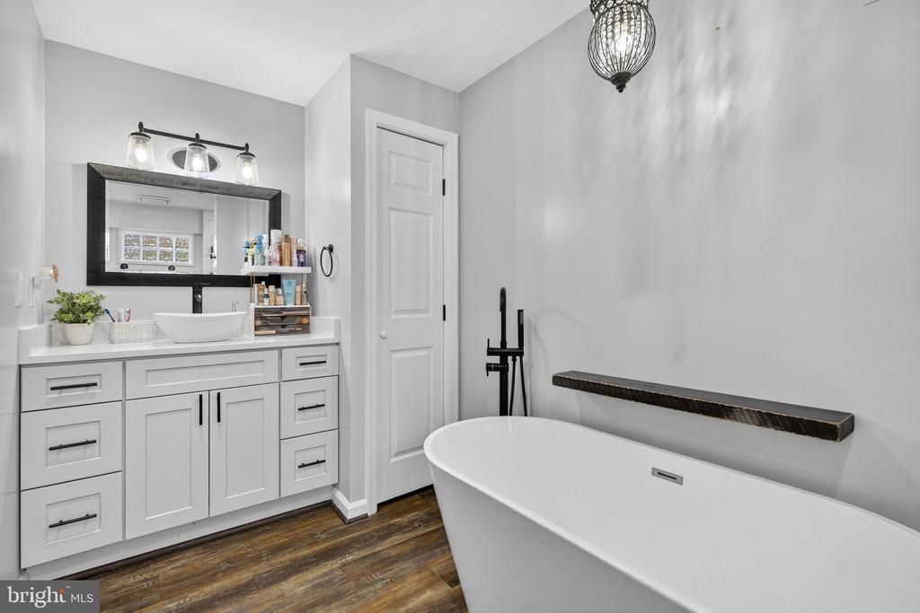 12494 EGGBORNSVILLE RD, CULPEPER, Virginia 22701, 3 Bedrooms Bedrooms, ,3 BathroomsBathrooms,Residential,12494 EGGBORNSVILLE RD,VACU2011892 MLS # VACU2011892