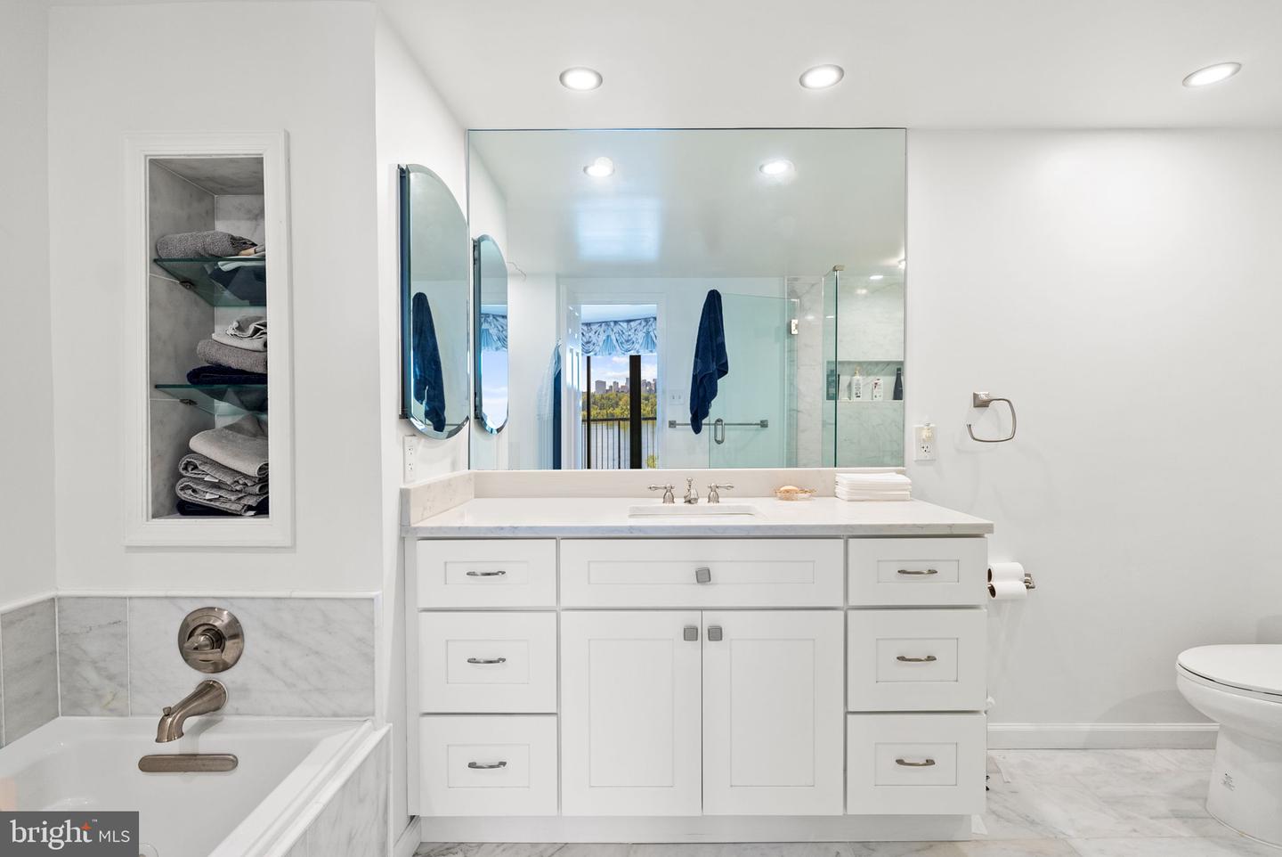 700 NEW HAMPSHIRE AVE NW #905, WASHINGTON, District Of Columbia 20037, 1 Bedroom Bedrooms, ,1 BathroomBathrooms,Residential,For sale,700 NEW HAMPSHIRE AVE NW #905,DCDC2220152 MLS # DCDC2220152