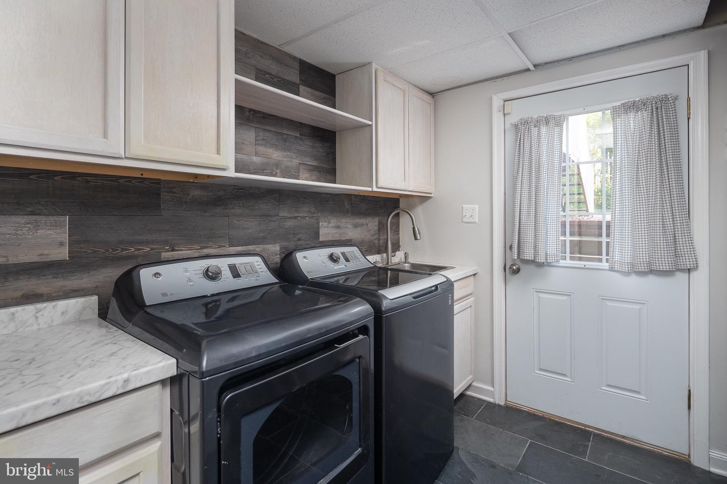 4509 MARTINWOOD DR, HAYMARKET, Virginia 20169, 4 Bedrooms Bedrooms, 13 Rooms Rooms,3 BathroomsBathrooms,Residential,For sale,4509 MARTINWOOD DR,VAPW2103206 MLS # VAPW2103206