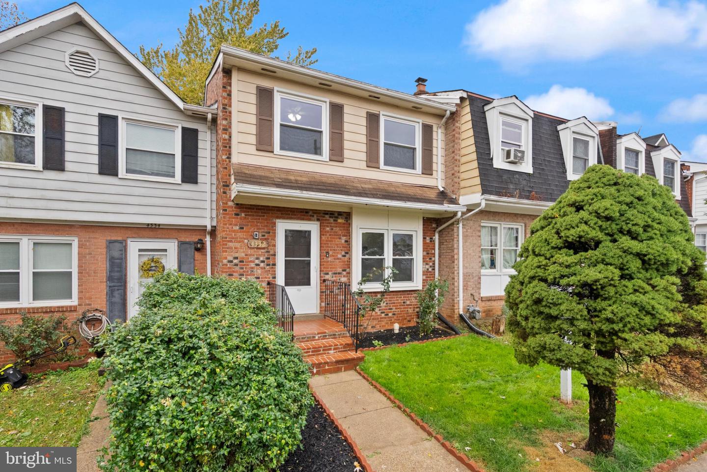 4332 EILEEN CT, WOODBRIDGE, Virginia 22193, 3 Bedrooms Bedrooms, 12 Rooms Rooms,2 BathroomsBathrooms,Residential,For sale,4332 EILEEN CT,VAPW2103334 MLS # VAPW2103334