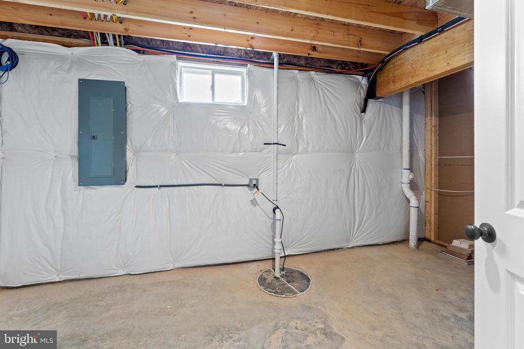 111 FAIRWAY DR, LOUISA, Virginia 23093, 5 Bedrooms Bedrooms, ,3 BathroomsBathrooms,Residential,111 FAIRWAY DR,VALA2008872 MLS # VALA2008872