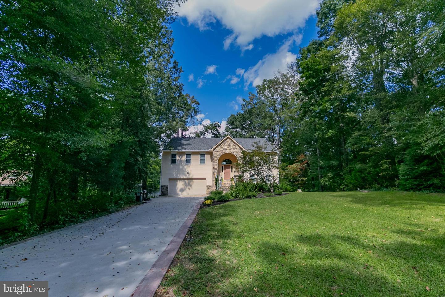 362 LAKE CAROLINE DR, RUTHER GLEN, Virginia 22546, 4 Bedrooms Bedrooms, 9 Rooms Rooms,3 BathroomsBathrooms,Residential,For sale,362 LAKE CAROLINE DR,VACV2008844 MLS # VACV2008844