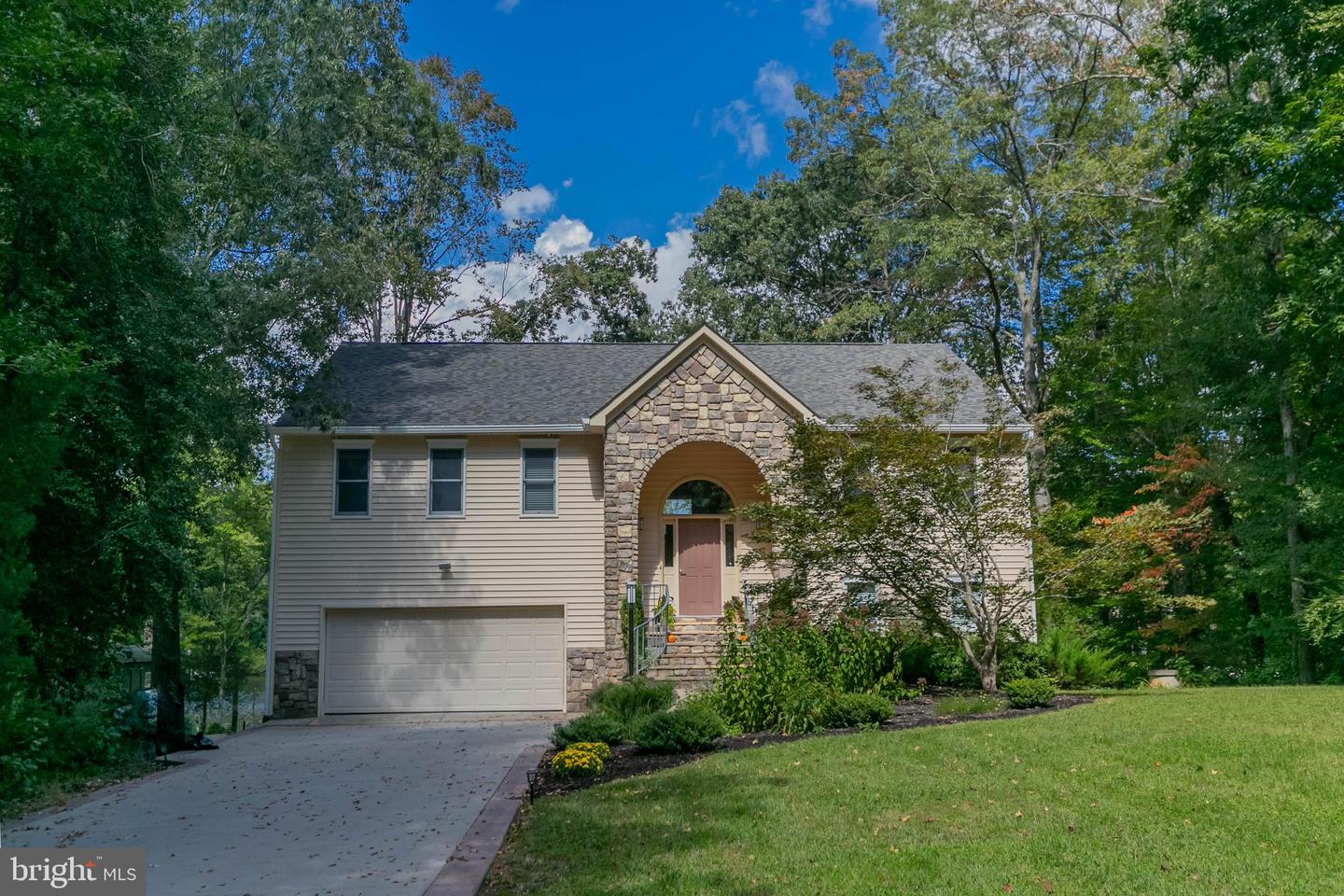 362 LAKE CAROLINE DR, RUTHER GLEN, Virginia 22546, 4 Bedrooms Bedrooms, 9 Rooms Rooms,3 BathroomsBathrooms,Residential,For sale,362 LAKE CAROLINE DR,VACV2008844 MLS # VACV2008844