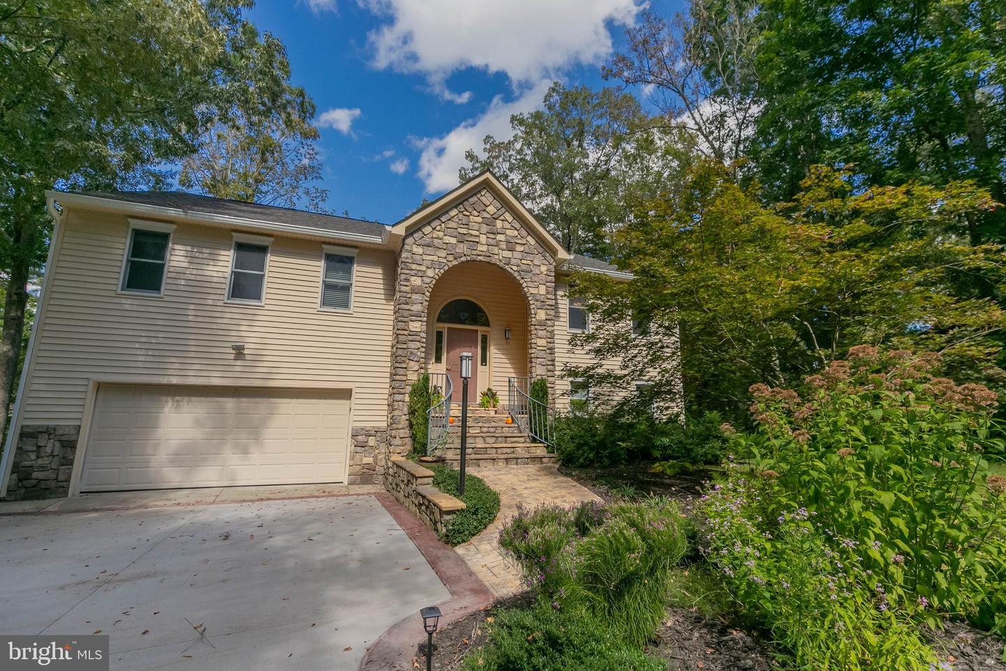 362 LAKE CAROLINE DR, RUTHER GLEN, Virginia 22546, 4 Bedrooms Bedrooms, 9 Rooms Rooms,3 BathroomsBathrooms,Residential,For sale,362 LAKE CAROLINE DR,VACV2008844 MLS # VACV2008844