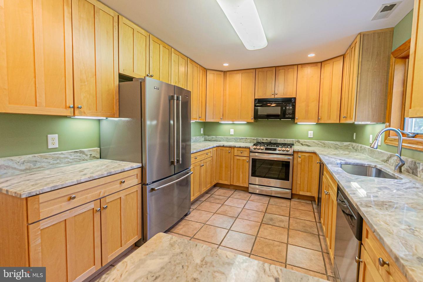 362 LAKE CAROLINE DR, RUTHER GLEN, Virginia 22546, 4 Bedrooms Bedrooms, 9 Rooms Rooms,3 BathroomsBathrooms,Residential,For sale,362 LAKE CAROLINE DR,VACV2008844 MLS # VACV2008844