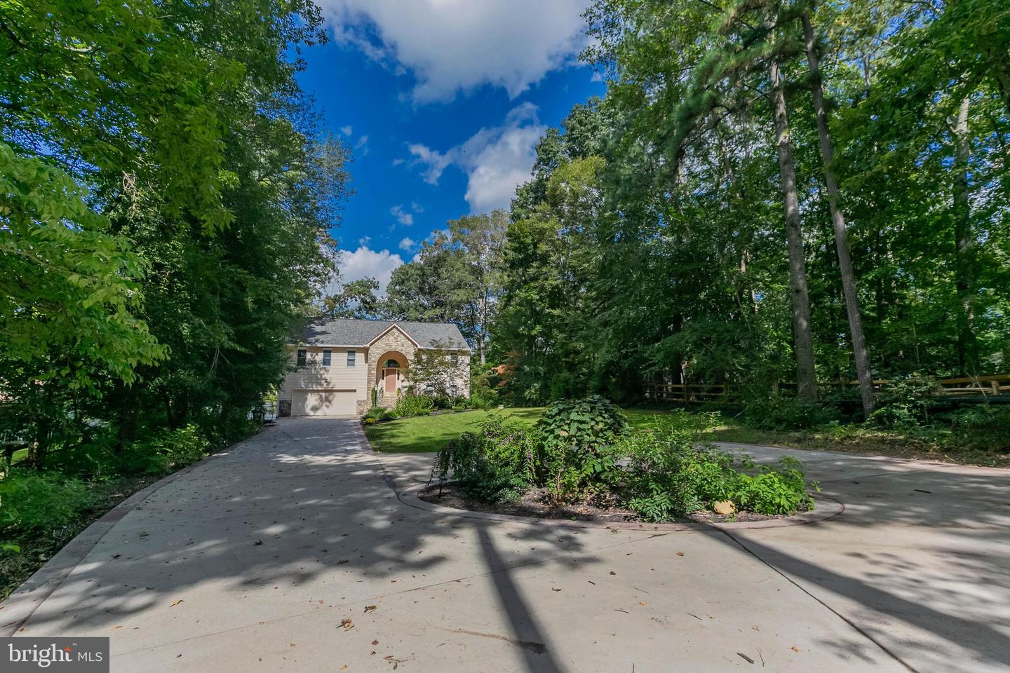 362 LAKE CAROLINE DR, RUTHER GLEN, Virginia 22546, 4 Bedrooms Bedrooms, 9 Rooms Rooms,3 BathroomsBathrooms,Residential,For sale,362 LAKE CAROLINE DR,VACV2008844 MLS # VACV2008844