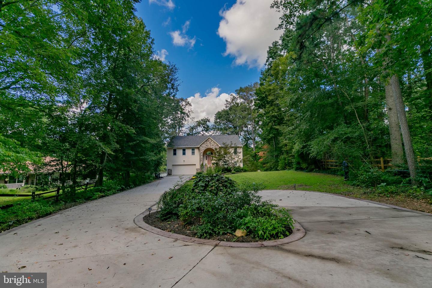 362 LAKE CAROLINE DR, RUTHER GLEN, Virginia 22546, 4 Bedrooms Bedrooms, 9 Rooms Rooms,3 BathroomsBathrooms,Residential,For sale,362 LAKE CAROLINE DR,VACV2008844 MLS # VACV2008844