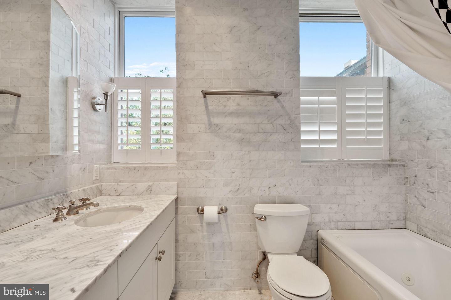 1701 18TH ST NW #401, WASHINGTON, District Of Columbia 20009, 3 Bedrooms Bedrooms, ,3 BathroomsBathrooms,Residential,For sale,1701 18TH ST NW #401,DCDC2222528 MLS # DCDC2222528