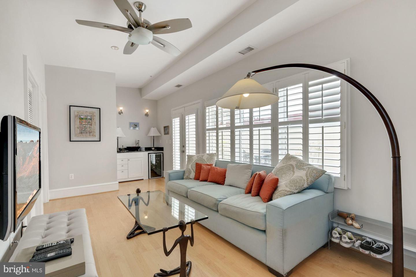 1701 18TH ST NW #401, WASHINGTON, District Of Columbia 20009, 3 Bedrooms Bedrooms, ,3 BathroomsBathrooms,Residential,For sale,1701 18TH ST NW #401,DCDC2222528 MLS # DCDC2222528