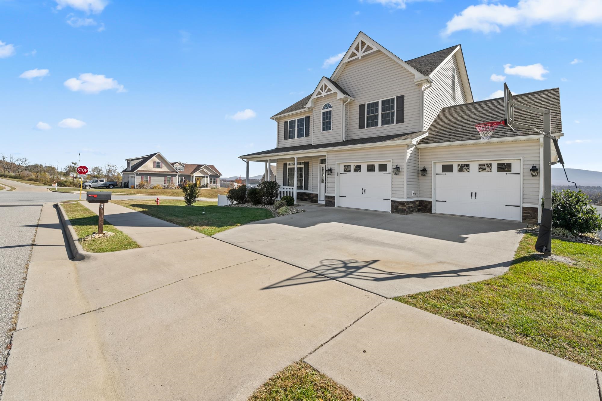 8 MCILWEE LN, STAUNTON, Virginia 24401, 4 Bedrooms Bedrooms, ,3 BathroomsBathrooms,Residential,Walk to Riverheads schools,8 MCILWEE LN,670840 MLS # 670840