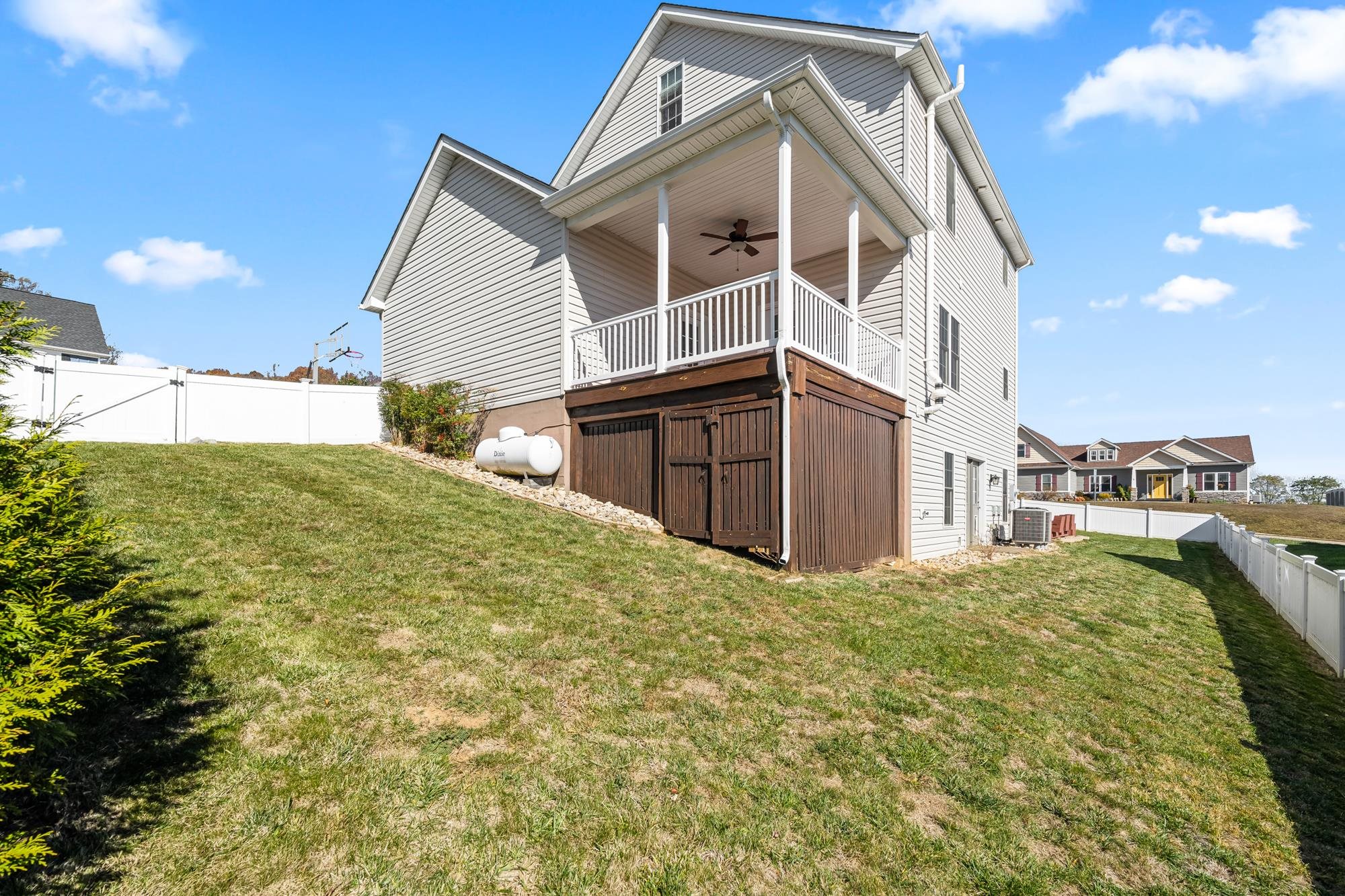 8 MCILWEE LN, STAUNTON, Virginia 24401, 4 Bedrooms Bedrooms, ,3 BathroomsBathrooms,Residential,Walk to Riverheads schools,8 MCILWEE LN,670840 MLS # 670840