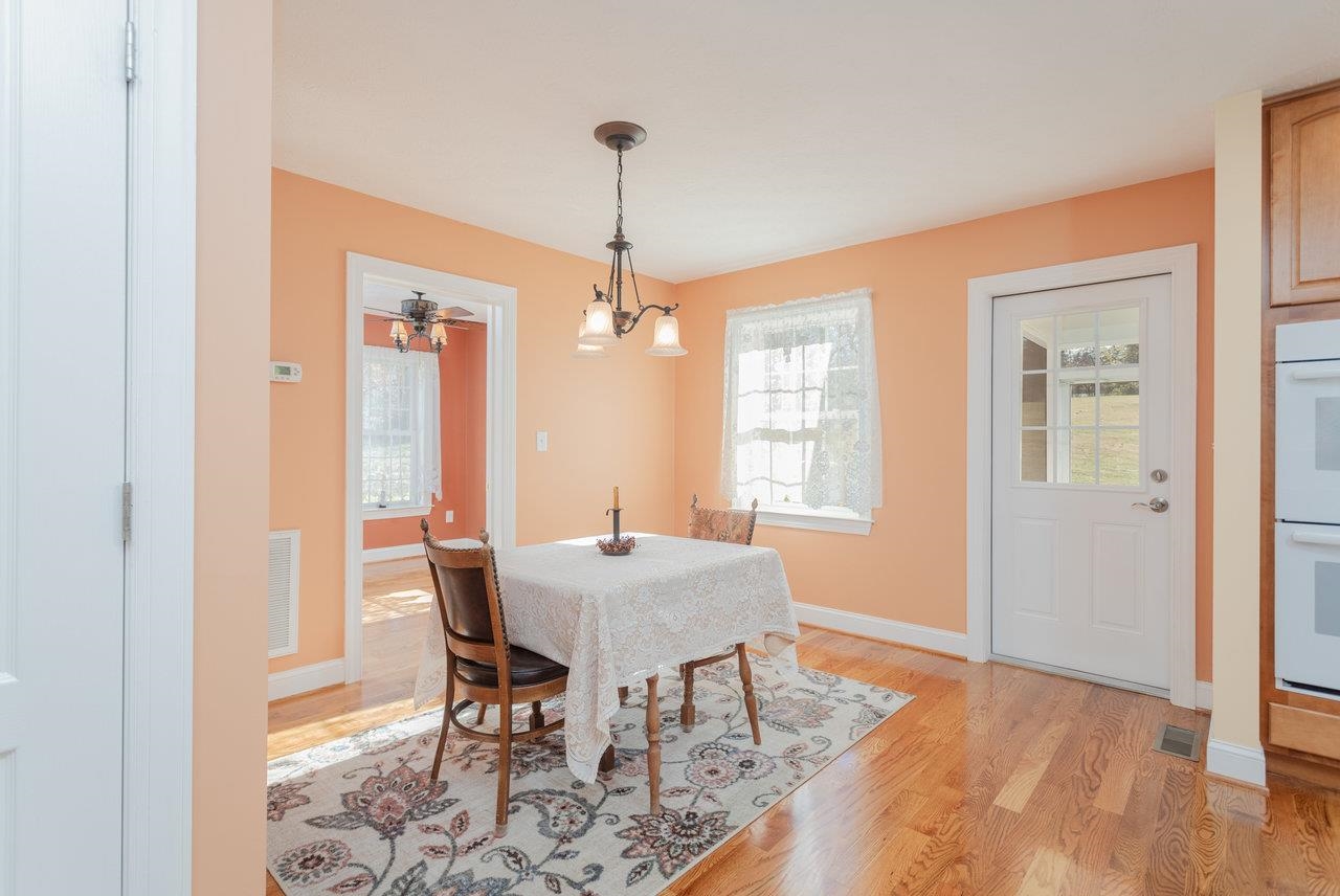 82 SMOKY ROW RD, STAUNTON, Virginia 24401, 3 Bedrooms Bedrooms, ,3 BathroomsBathrooms,Residential,82 SMOKY ROW RD,670848 MLS # 670848