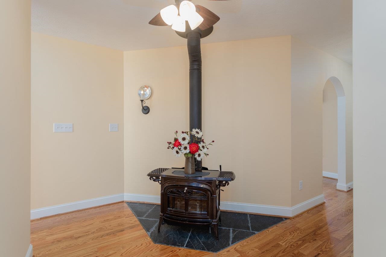 82 SMOKY ROW RD, STAUNTON, Virginia 24401, 3 Bedrooms Bedrooms, ,3 BathroomsBathrooms,Residential,82 SMOKY ROW RD,670848 MLS # 670848