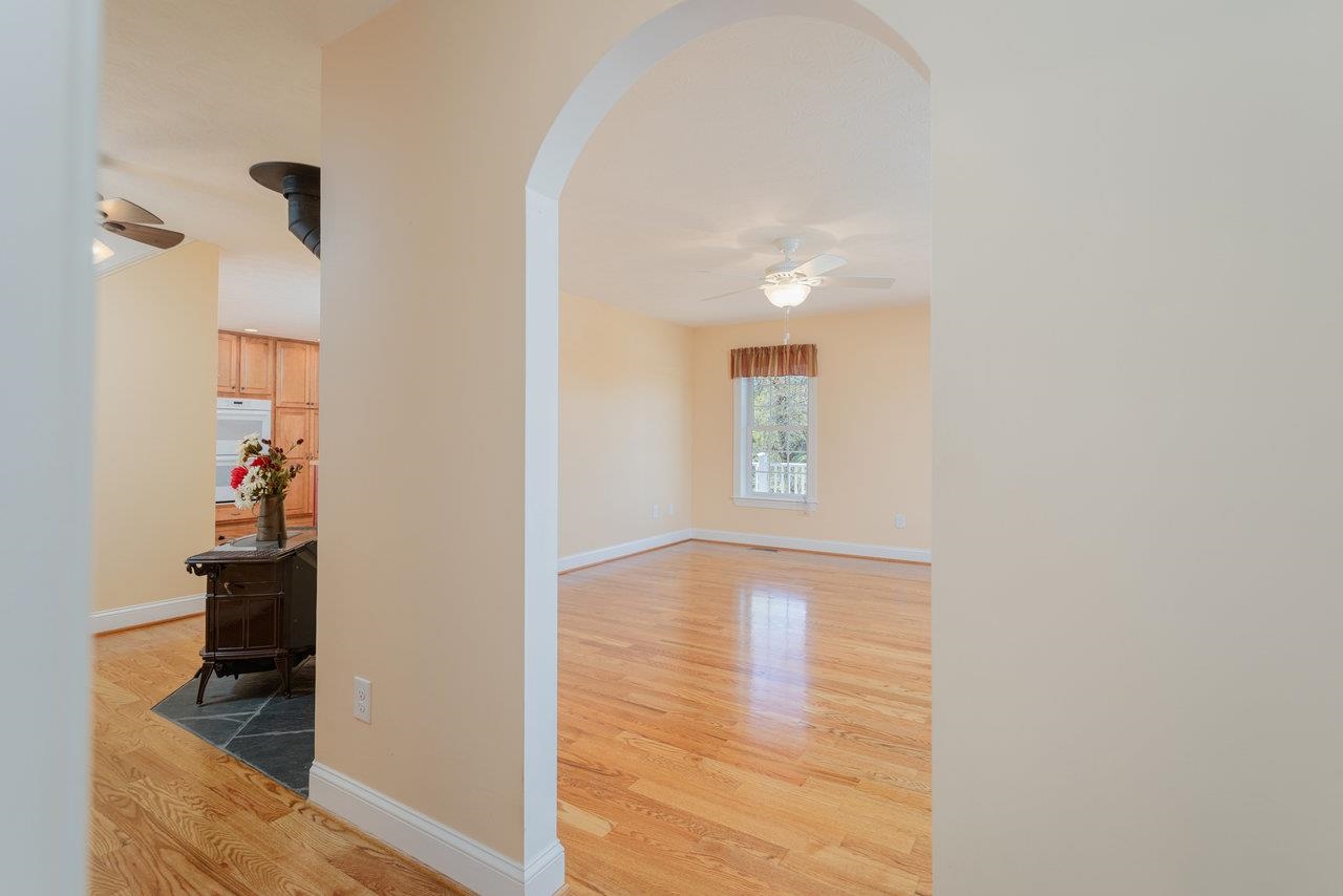 82 SMOKY ROW RD, STAUNTON, Virginia 24401, 3 Bedrooms Bedrooms, ,3 BathroomsBathrooms,Residential,82 SMOKY ROW RD,670848 MLS # 670848