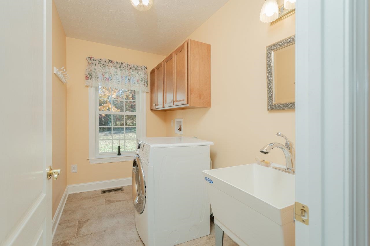 82 SMOKY ROW RD, STAUNTON, Virginia 24401, 3 Bedrooms Bedrooms, ,3 BathroomsBathrooms,Residential,82 SMOKY ROW RD,670848 MLS # 670848