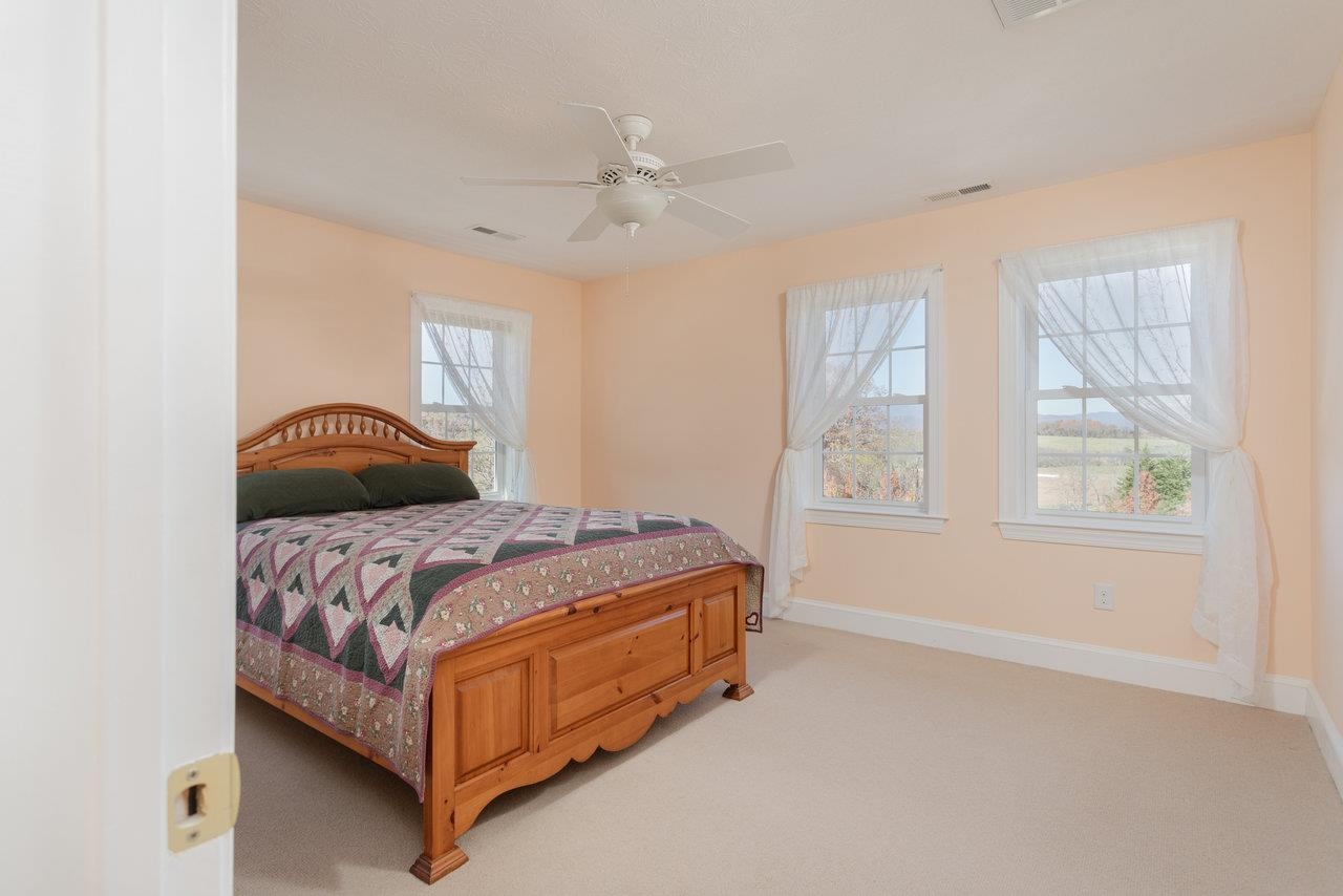 82 SMOKY ROW RD, STAUNTON, Virginia 24401, 3 Bedrooms Bedrooms, ,3 BathroomsBathrooms,Residential,82 SMOKY ROW RD,670848 MLS # 670848