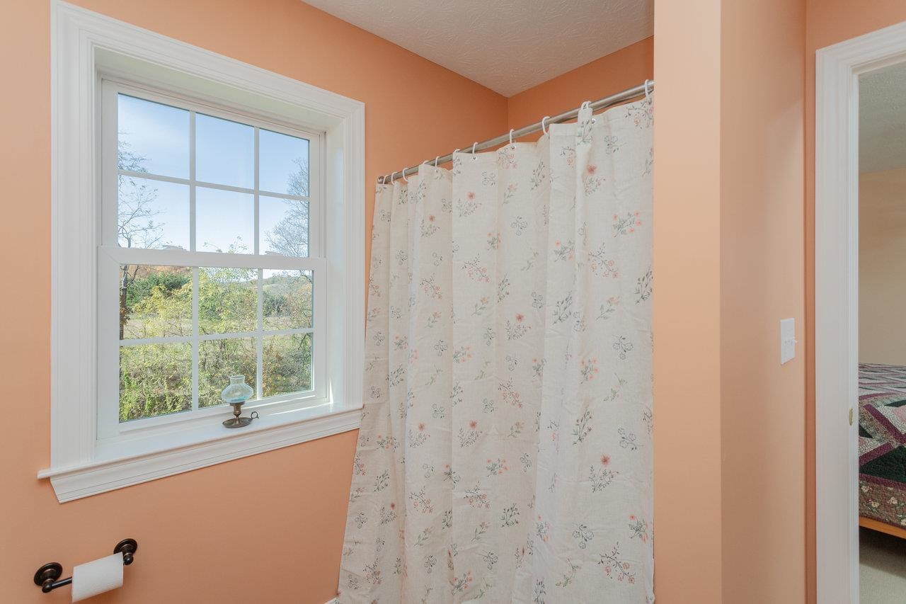 82 SMOKY ROW RD, STAUNTON, Virginia 24401, 3 Bedrooms Bedrooms, ,3 BathroomsBathrooms,Residential,82 SMOKY ROW RD,670848 MLS # 670848