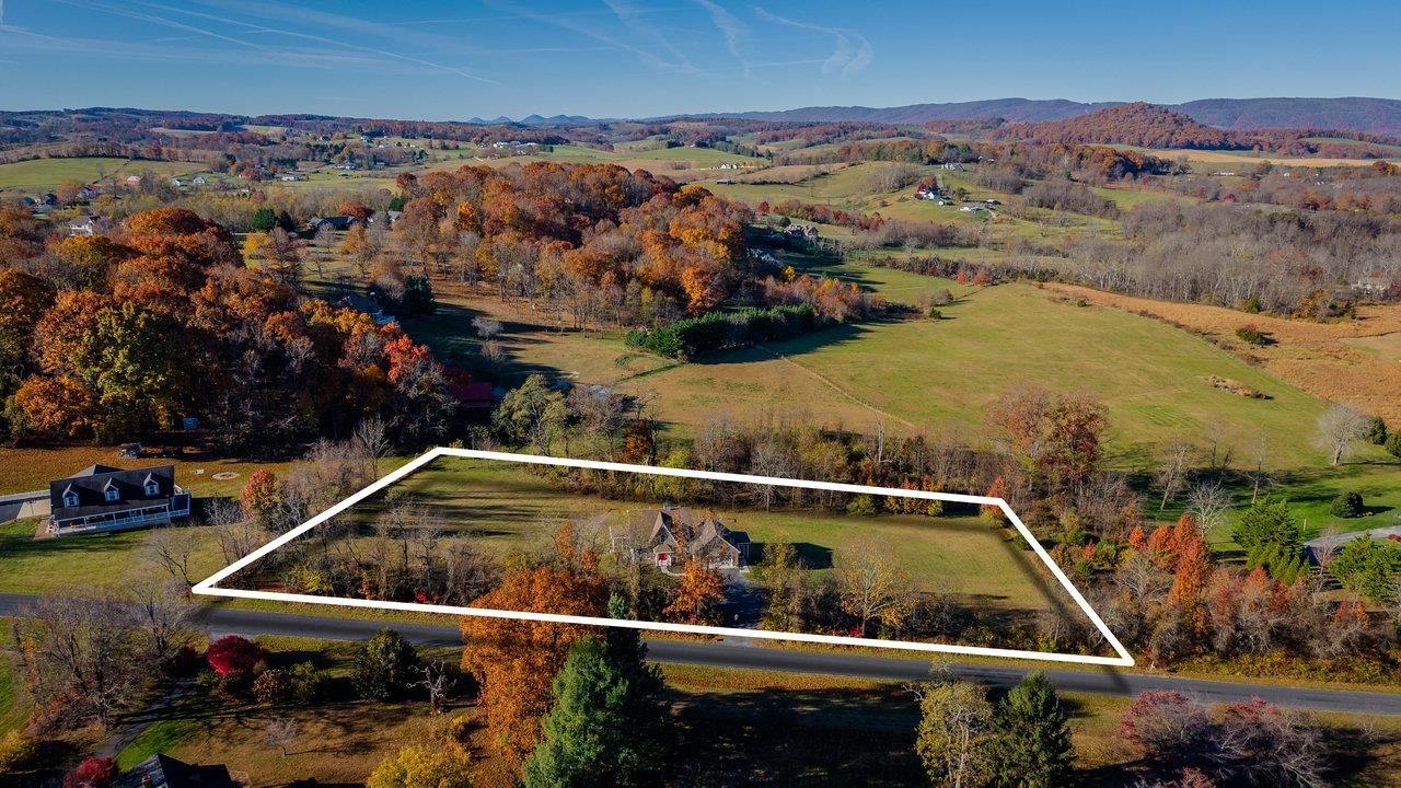 82 SMOKY ROW RD, STAUNTON, Virginia 24401, 3 Bedrooms Bedrooms, ,3 BathroomsBathrooms,Residential,82 SMOKY ROW RD,670848 MLS # 670848