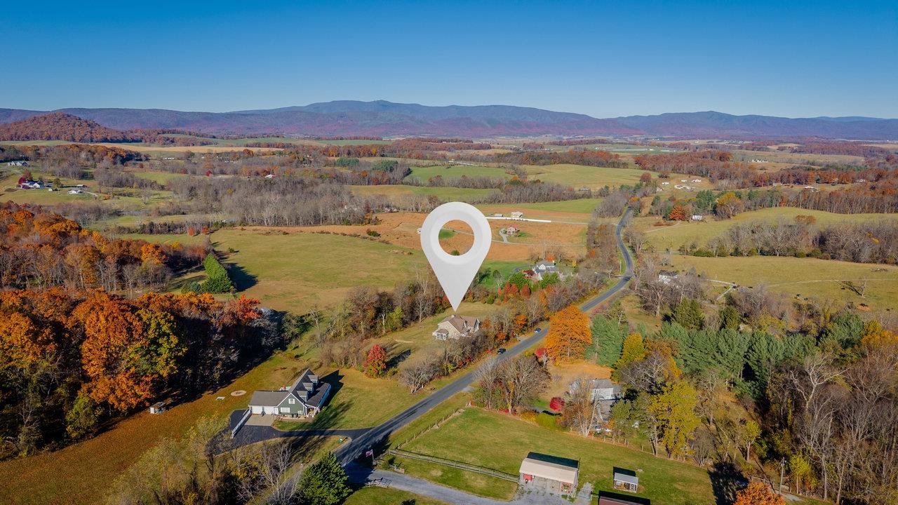 82 SMOKY ROW RD, STAUNTON, Virginia 24401, 3 Bedrooms Bedrooms, ,3 BathroomsBathrooms,Residential,82 SMOKY ROW RD,670848 MLS # 670848