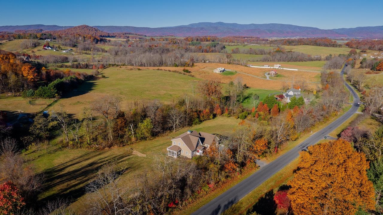 82 SMOKY ROW RD, STAUNTON, Virginia 24401, 3 Bedrooms Bedrooms, ,3 BathroomsBathrooms,Residential,82 SMOKY ROW RD,670848 MLS # 670848