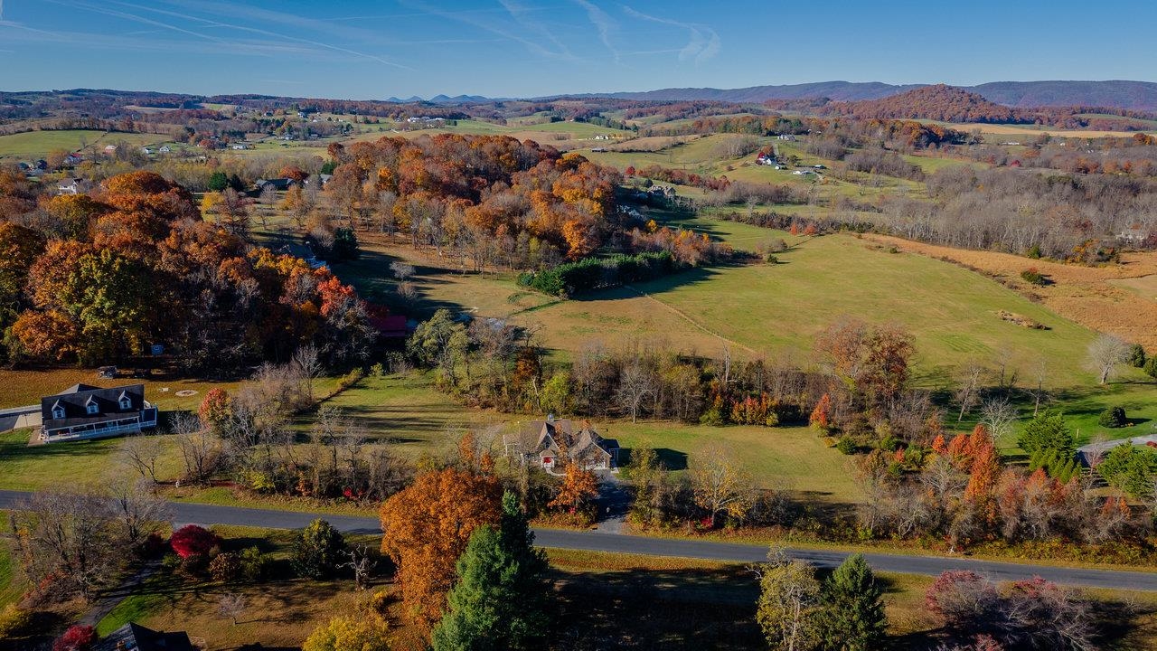 82 SMOKY ROW RD, STAUNTON, Virginia 24401, 3 Bedrooms Bedrooms, ,3 BathroomsBathrooms,Residential,82 SMOKY ROW RD,670848 MLS # 670848